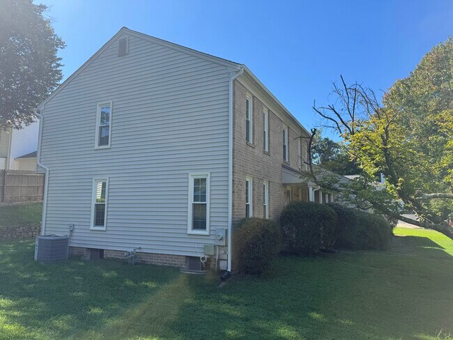 Building Photo - 11717 Dinwiddie Dr