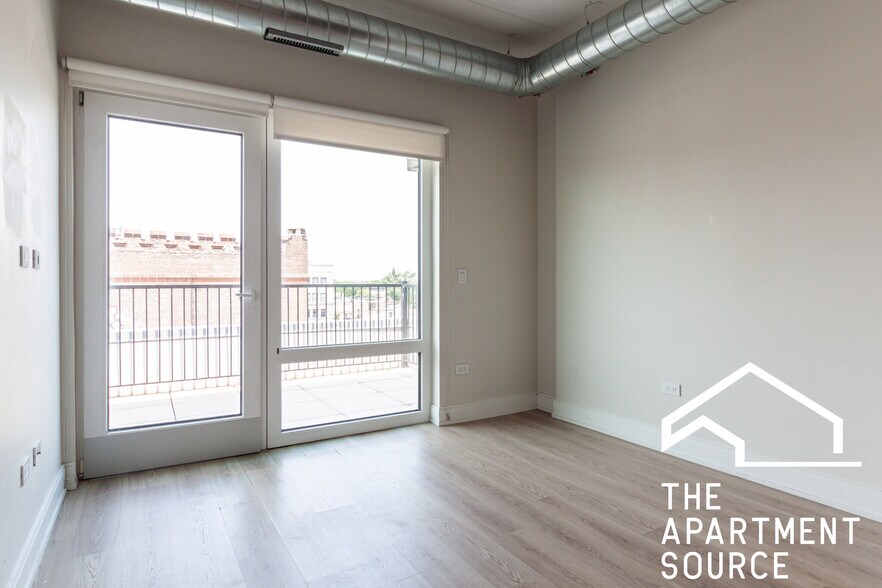 Building Photo - 931 W Belmont Ave