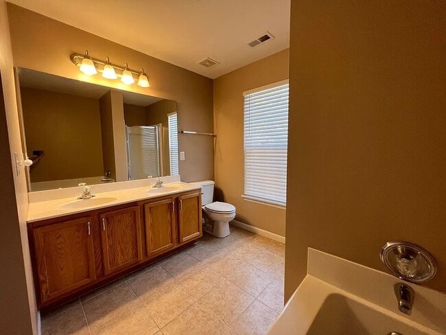 Building Photo - 2429 Heather Hill Ct