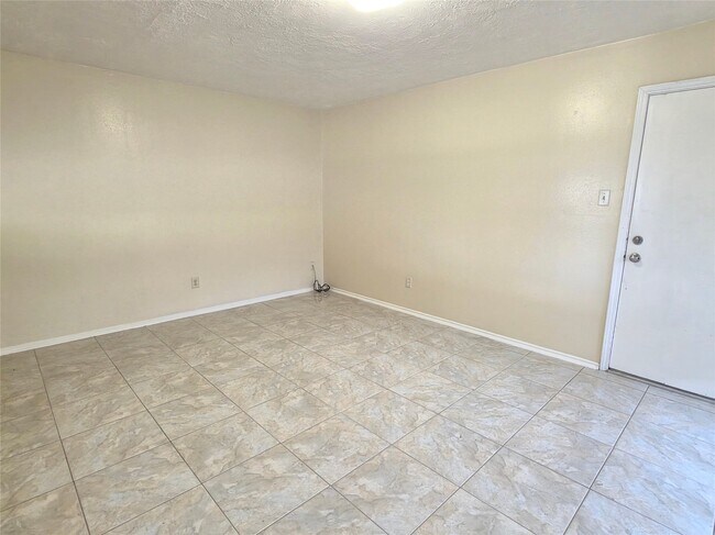 Building Photo - 13939 Plantation Valley Dr