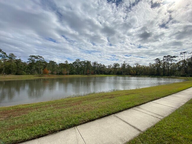 Building Photo - 3BD/2.5BA Townhome in Econ Trails Near Valencia East!