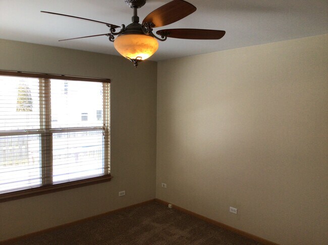 Building Photo - 560 S Annandale Dr