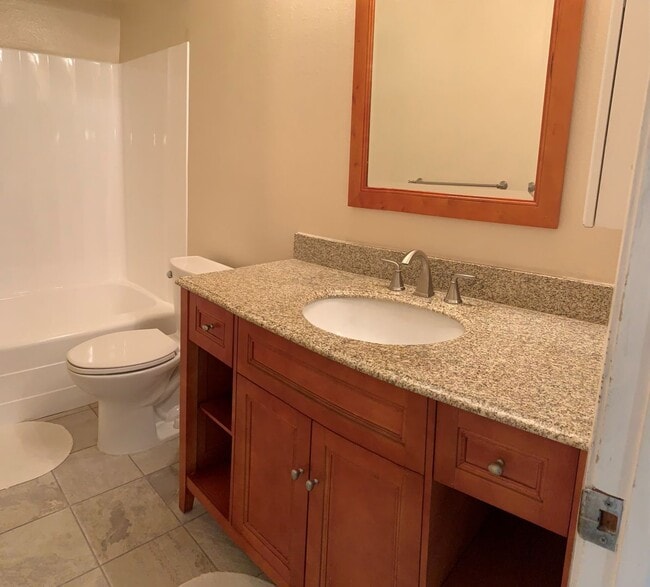 Building Photo - Condo in the Heart of Mission Valley!
