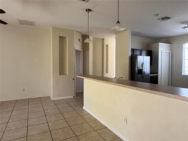 Building Photo - 209 Round Man St