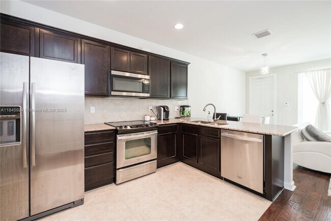Building Photo - 1039 Key Largo St