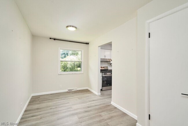Building Photo - 432 Mackinaw Ave