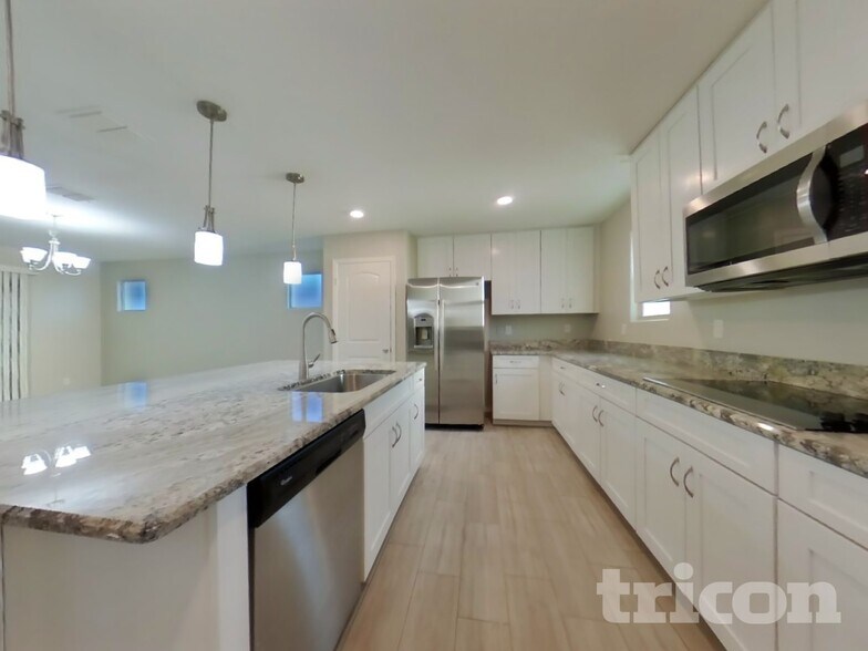 Building Photo - 11692 N 165th Ln