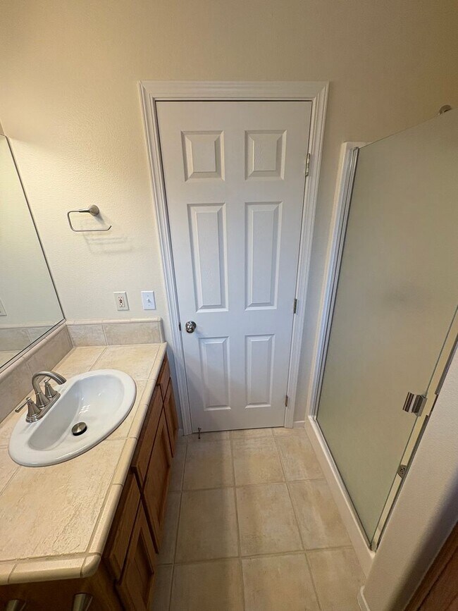 Building Photo - PRIVATE SHOWING ONLY! Immaculate 2 Story Home for Rent in Exeter!