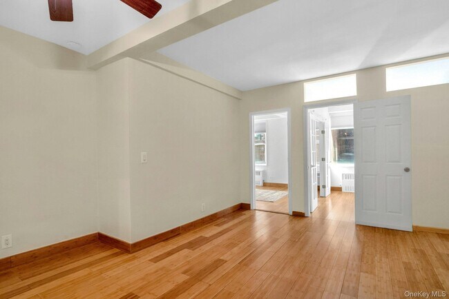 Building Photo - 10 Lake St