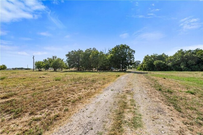 Building Photo - 2201 Cr 320