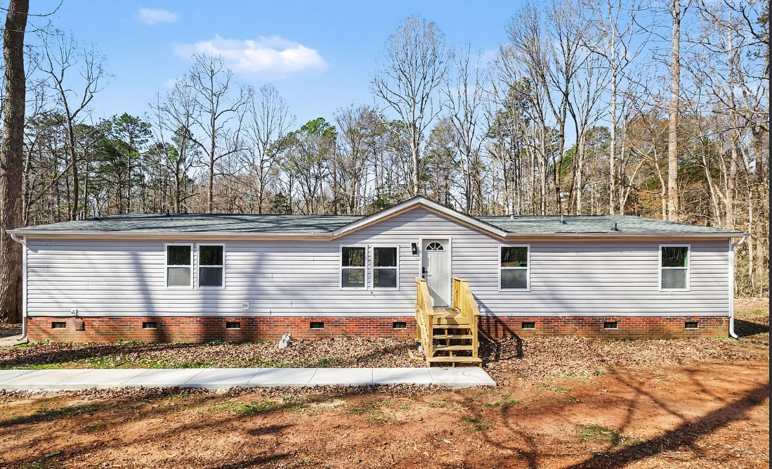 Building Photo - 5050 Park Creek Dr