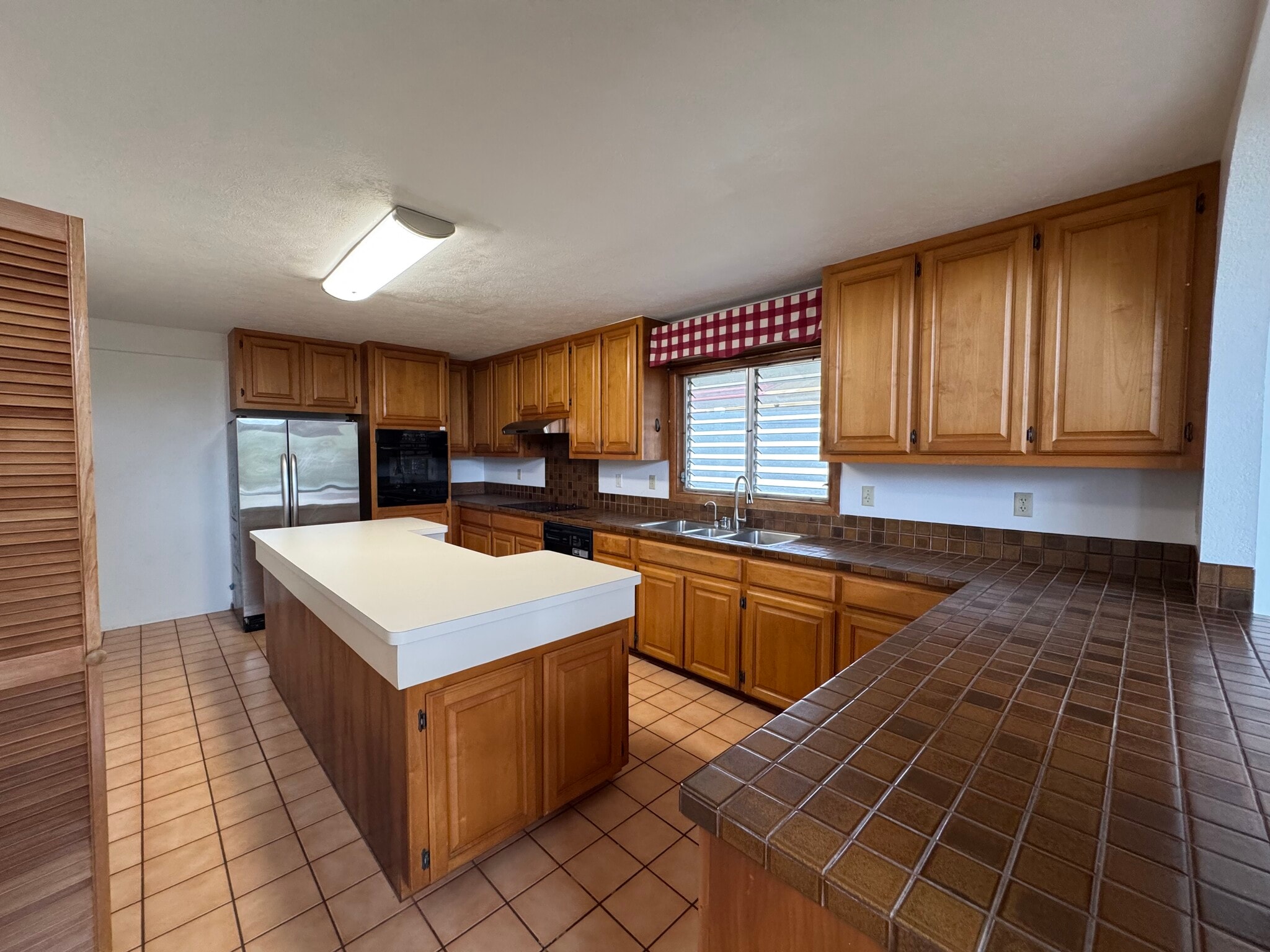 Building Photo - 360 Ohukea St