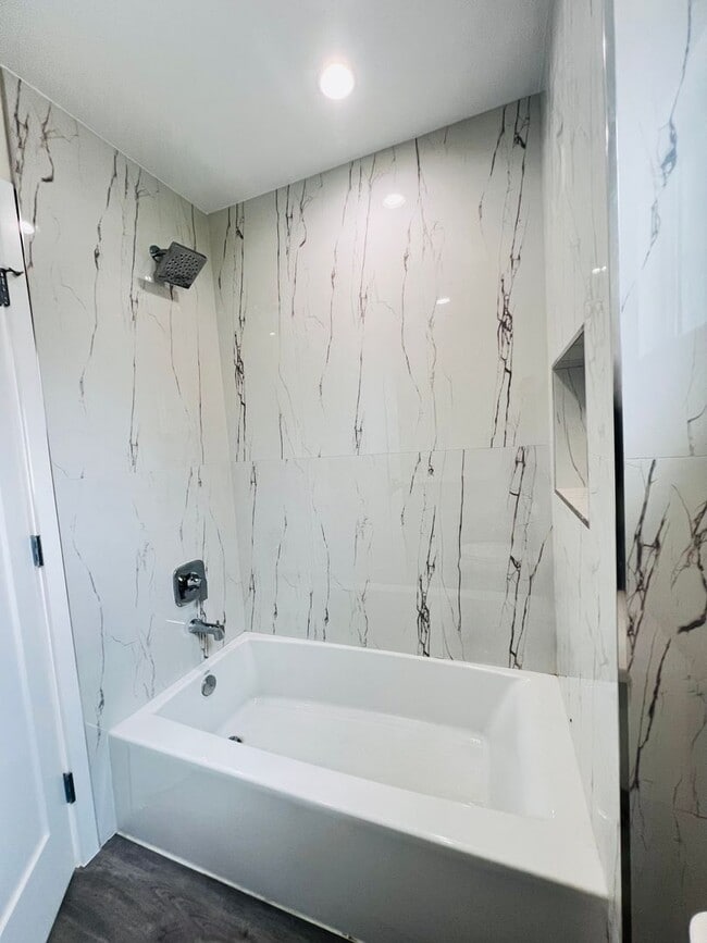 Building Photo - Brand New construction! 2 bed 1 bath,  Enj...