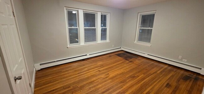 Building Photo - 77 Green St