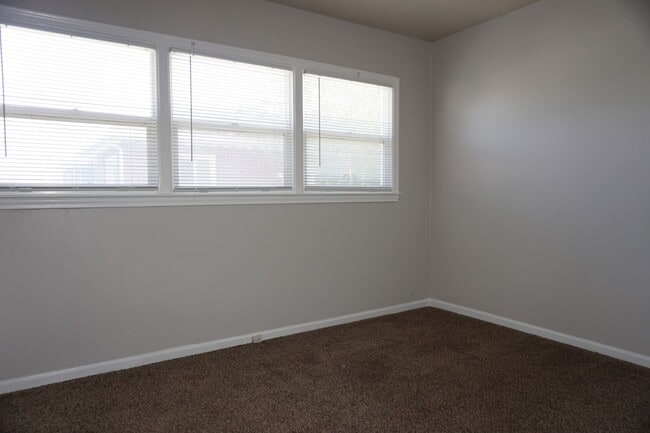 Building Photo - 3543 Valley Heights Dr