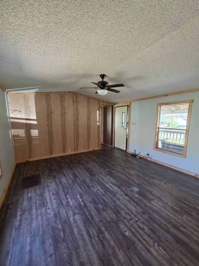 Building Photo - $1,500 - 2 Bedroom / 1 Bath Creekfront Park Model in Tatham Mountain Park