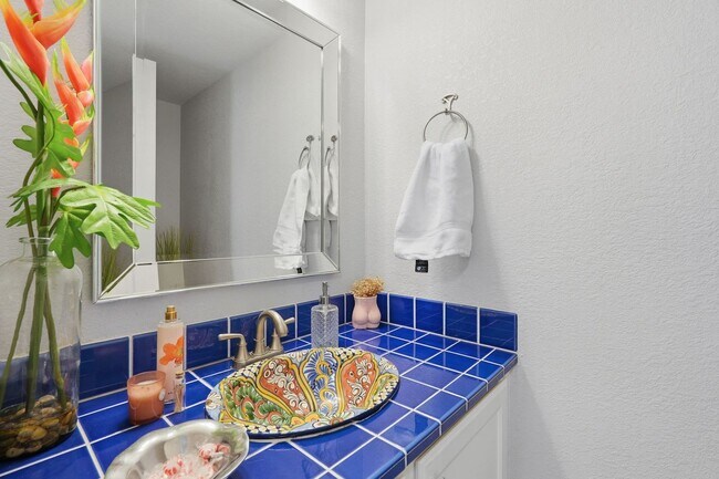 Building Photo - FURNISHED 2 Bedrooms plus den/loft & Private Pool