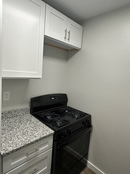 Building Photo - 32 Lancaster Est