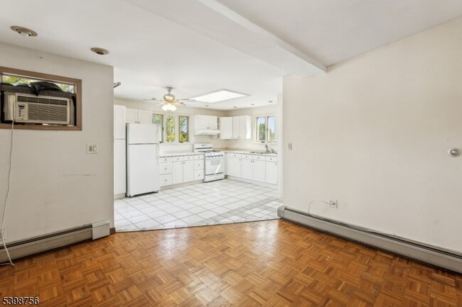 Building Photo - 374 Boyden Ave