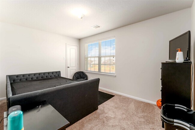 Building Photo - 2718 Regatta Ln