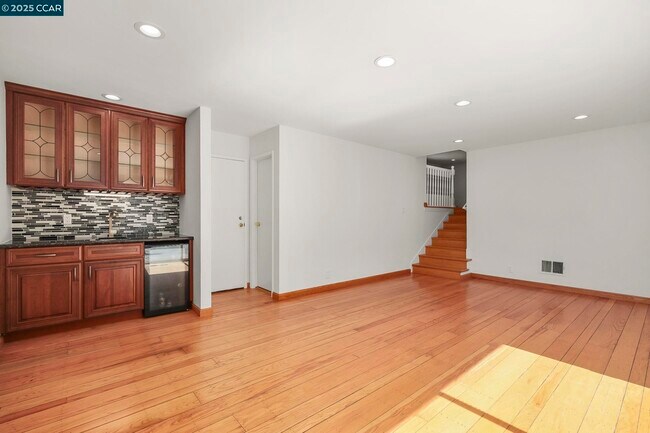 Building Photo - 18 Wimpole St