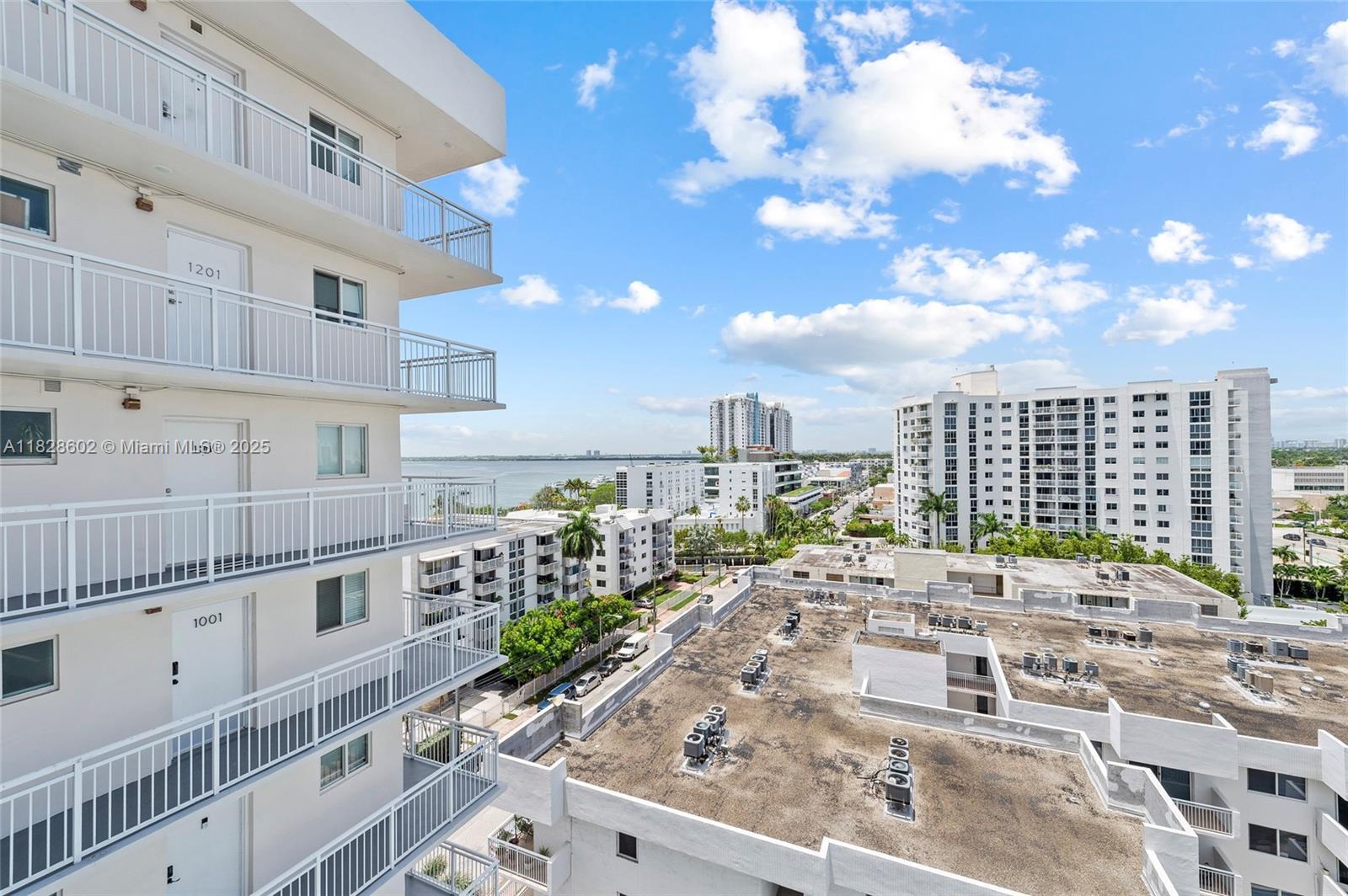 Building Photo - 1345 Lincoln Rd