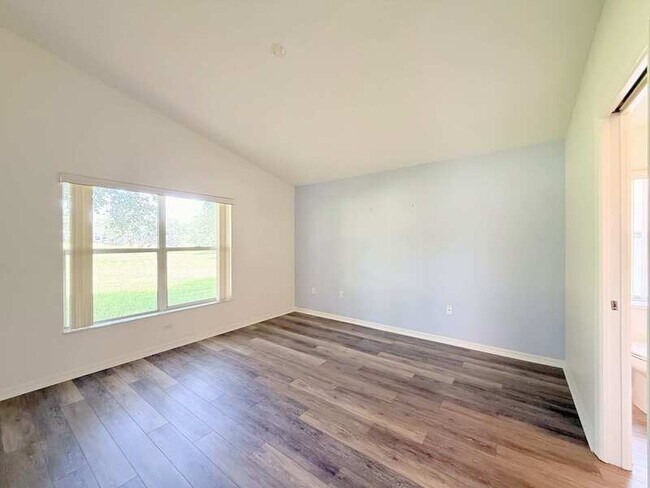 Building Photo - 240 Center Oak Cir