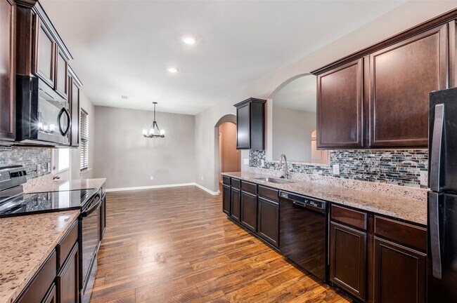 Building Photo - 3015 Watercrest Dr