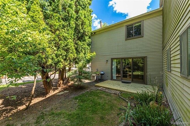 Building Photo - 1570 Streamwood Ct