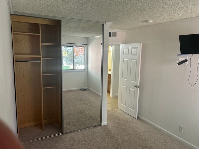 Building Photo - Lakeside Plaza Condo