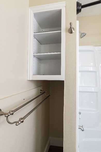 Building Photo - 1171 La Croix Ave