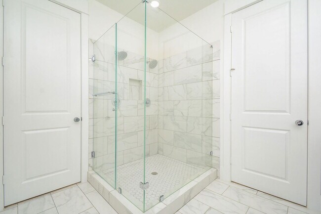 Building Photo - 310 Cyclamen St