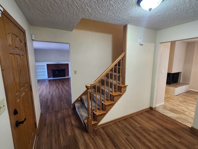 Building Photo - 3 Bedroom 2 Bath House in Rock Island