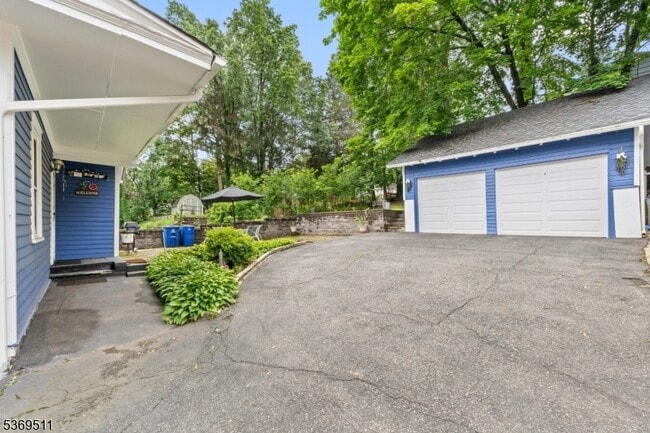 Building Photo - 69 Boyden Ave