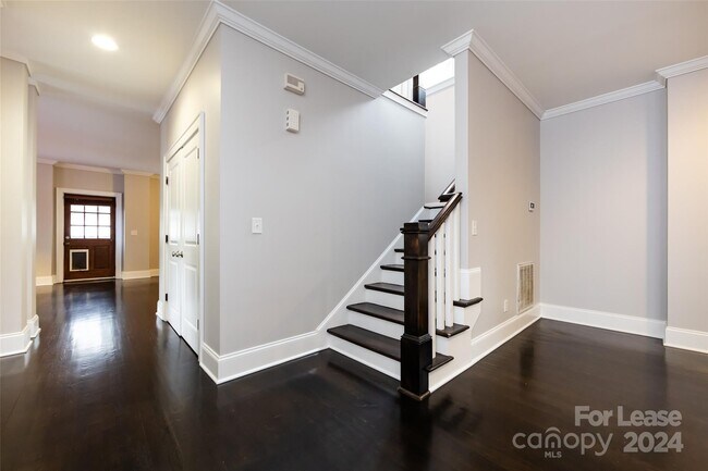Building Photo - 521 Grandin Rd