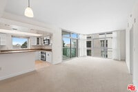 Building Photo - 13700 Marina Pointe Dr