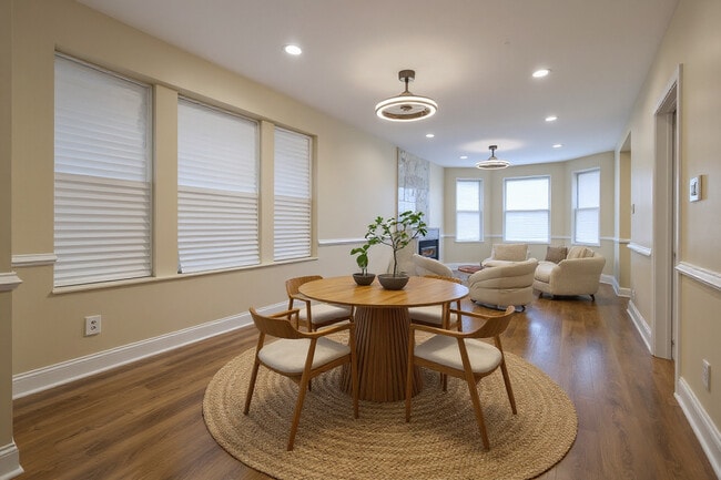 Building Photo - 4704 W Monroe St