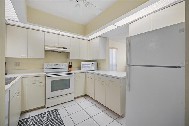 Building Photo - 880 Bird Bay Dr W