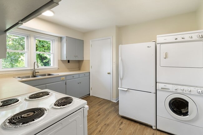 Building Photo - 559 Bailey St