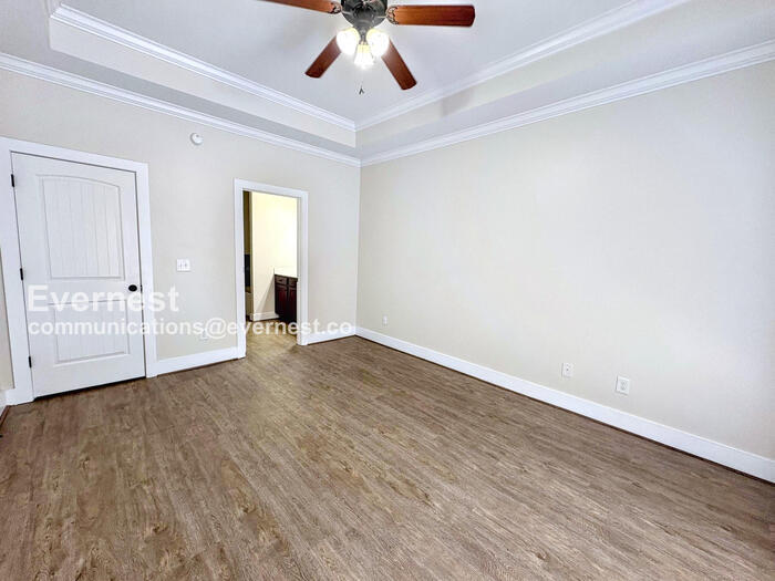 Building Photo - 107 Singapore Cir