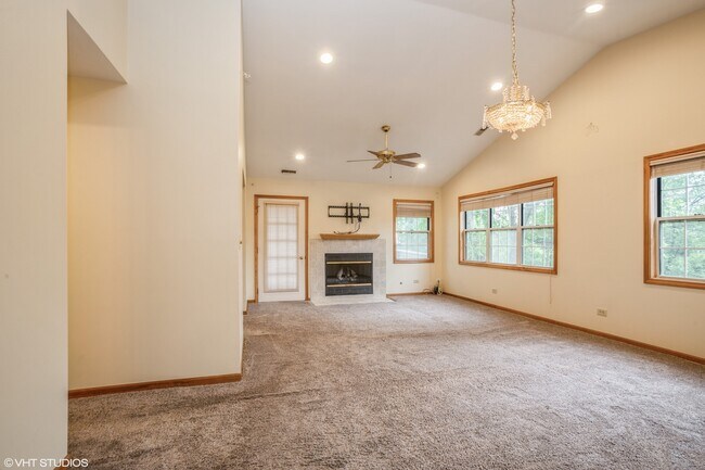 Building Photo - 583 W Parkside Dr