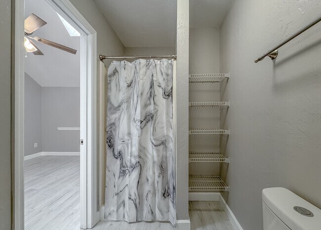 Building Photo - MODERN! Walk to FSU 2/2 w/ Marble Counters, Stainless Steel Appliances, & Privacy Fenced Yard! Av...