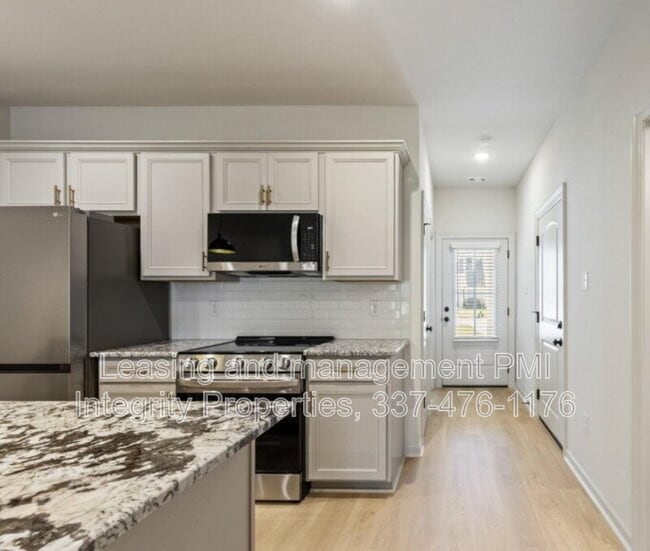 Building Photo - 606 Guillot Rd