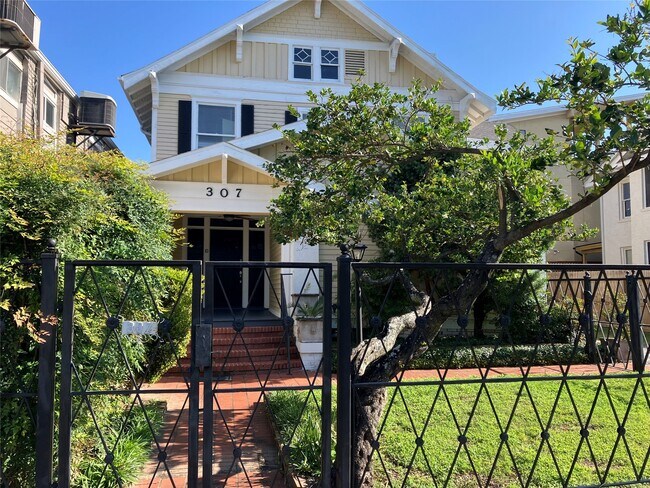 Primary Photo - 307 Stratford St