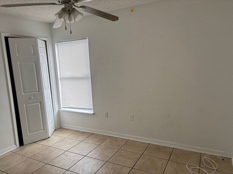 Building Photo - 305 Cocoa Ct