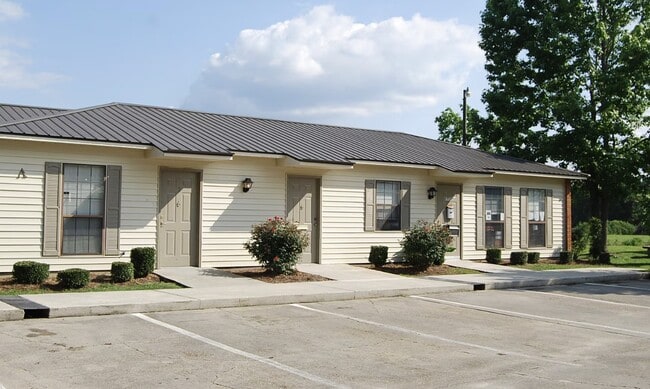 Building Photo - 9 Camellia Dr