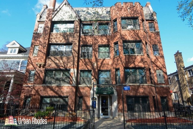 Building Photo - 4634 N Paulina St