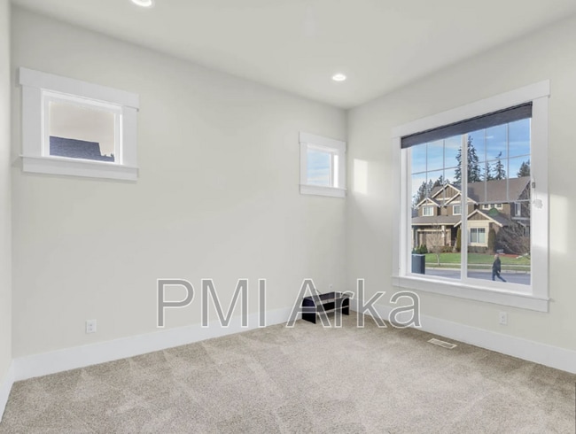 Building Photo - 6603 SE 7th Pl