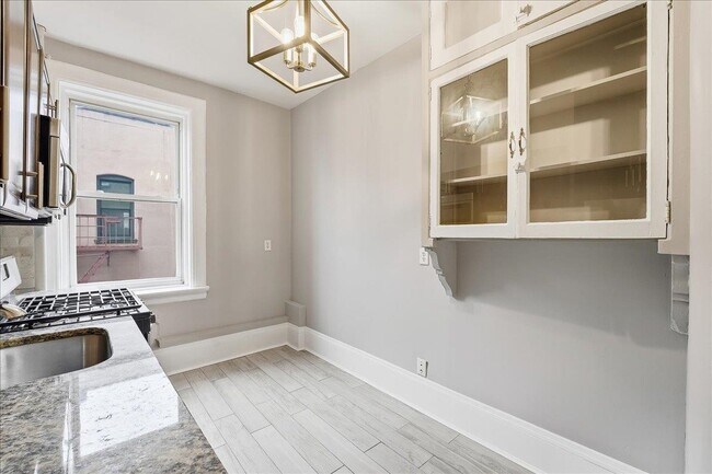 Building Photo - 134 CLIFTON Pl
