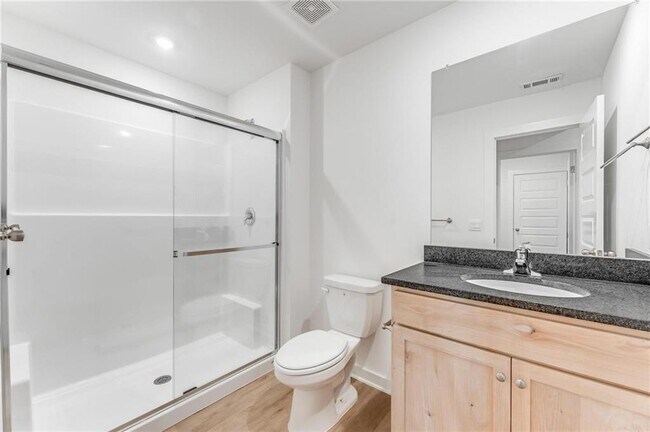 Building Photo - 114 S Maroon Ave